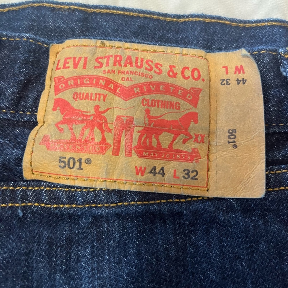 Levi's Blue Straight Jeans Classic Style Used and in good condition.